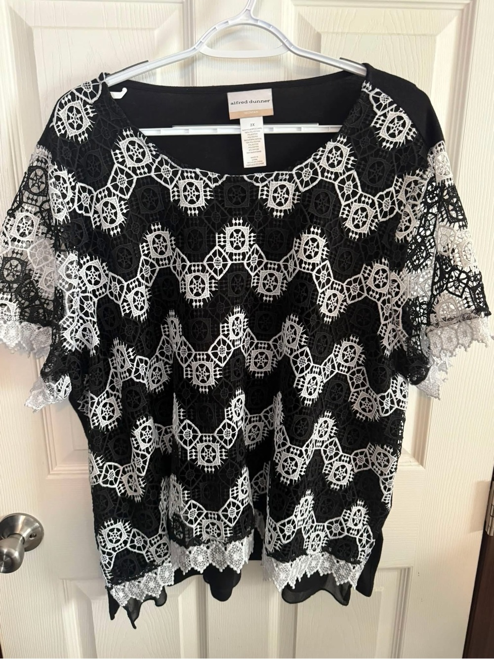 Alfred Dunner Black & White Lace Overlay Short Sleeve Blouse